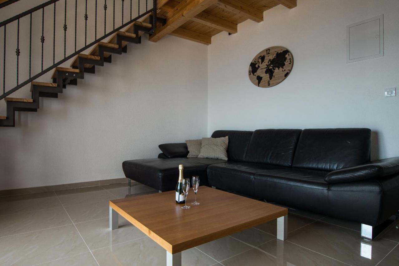 Villa Stipe Jesenice  Εξωτερικό φωτογραφία